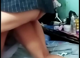 中年主播为了高收视，奉献菊花给大爷操，无套内射