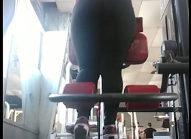 Gordita con un culazo en el gym