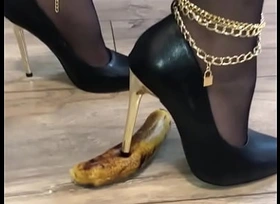 I put chiefly my high heels and crush a banana in them