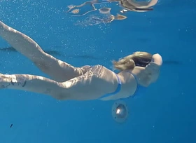 Gorgeous Mimi Cica swims nude in dramatize expunge incorporate