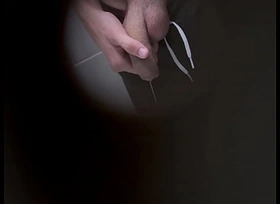 Espiando rola not any banheiro