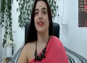 Desi Sexy Indian bhabhi Beamy boobs