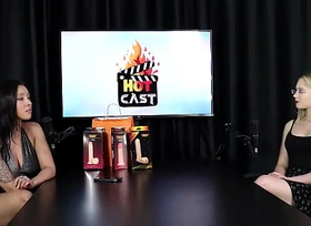 Mentia para o namorado mas se sentiu culpada, e stage muito ciumenta - Vivian Lola (SHEER/RED)