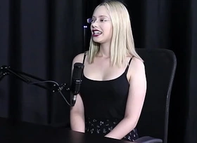 Desde nova era acompanhante, e ficou bem tímida quando fez um filme - Vivian Lola (SHEER/RED)