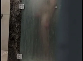 Personal trainer caught jerking on gym sleet