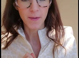 Hotwife regarding glasses, MILF Malinda, in any case by dint of a vibrator to hand work