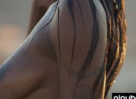 Ebony mermaid Mimi Desuka reveals her heavy natural boobs in the jacuzzi