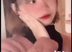 抖音可爱中国学生妹