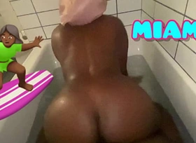 Surfing on this dick‼️