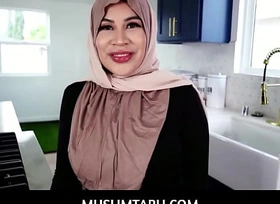 MuslimTabu  -  Eclipse Hijab Wife Tokyo Lynn Can No Longer Resists Her Roasting Husband