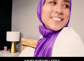 MuslimTabu  -  Horny Perv Peeps On Looker Babe In Hijab Vanessa Vox