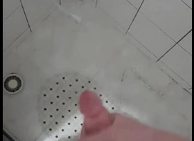 Masturbando antes polish off banho