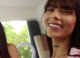 Out of an obstacle public eye - Daniela garcia - Yessica Bunny   Pissing. LTP254