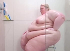 Ssbbw Showering Will not hear of Folds And Curves