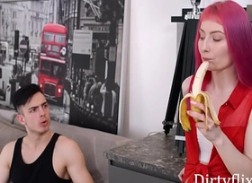 Ooo She LOVES Banana's
