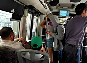 Arrimones en el metrobus Daniela Hot, Seduciendo a un desconocido y lo invita a su casa