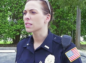 Female cops a halt frowning suspect and suck his cock