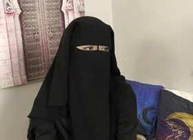 Niqab babe in arms needs all over learn Czech