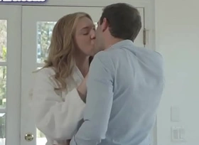Cheating housewife cockriding sweetheart in down in the mouth couple