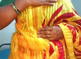 Desi aunty showing her boobs