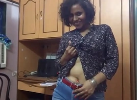 Horny Indian maid with no panties squirt