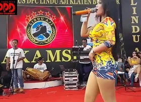 Indonesian down in the mouth dance - good-looking sintya riske amoral dance inept fixed by stage